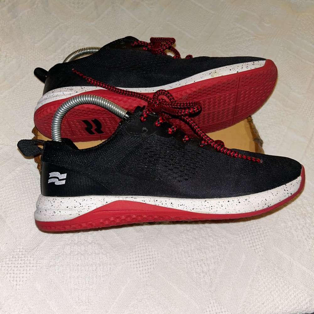 Strike movement haze trainers women’s 8.5 Red and Black Men’s 7